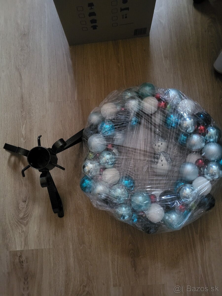 Kovový stojan na stromček + vianočný veniec - 2