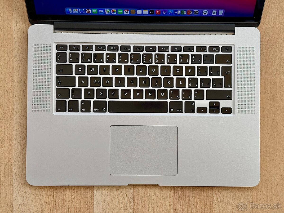MacBook Pro 15" i7-2GHz,4j/8GB/256GB, NOVÁ BATÉRIA - 2