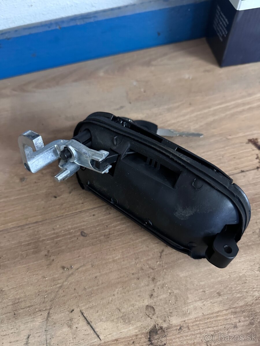 Klucka dveri VW transporter caravelle T4 - 2