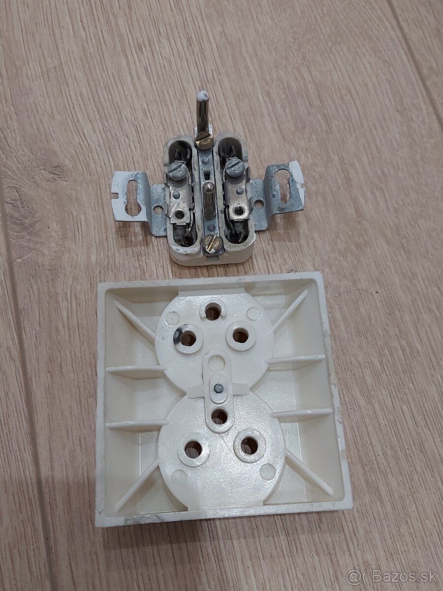 Staré porcelánové zasuvky - 2