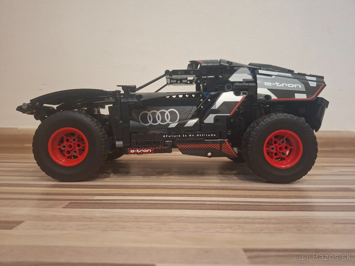 Predám LEGO Technic set Audi RS Q e-tron (42160) - 2