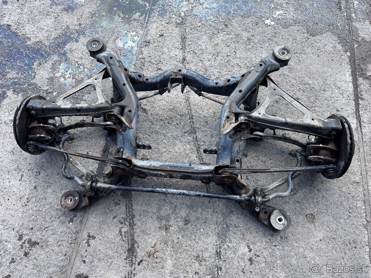 VW Touareg zadna naprava - 2