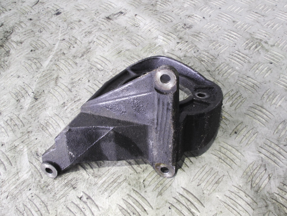 Drziak loziska Golf Octavia Touran - 2