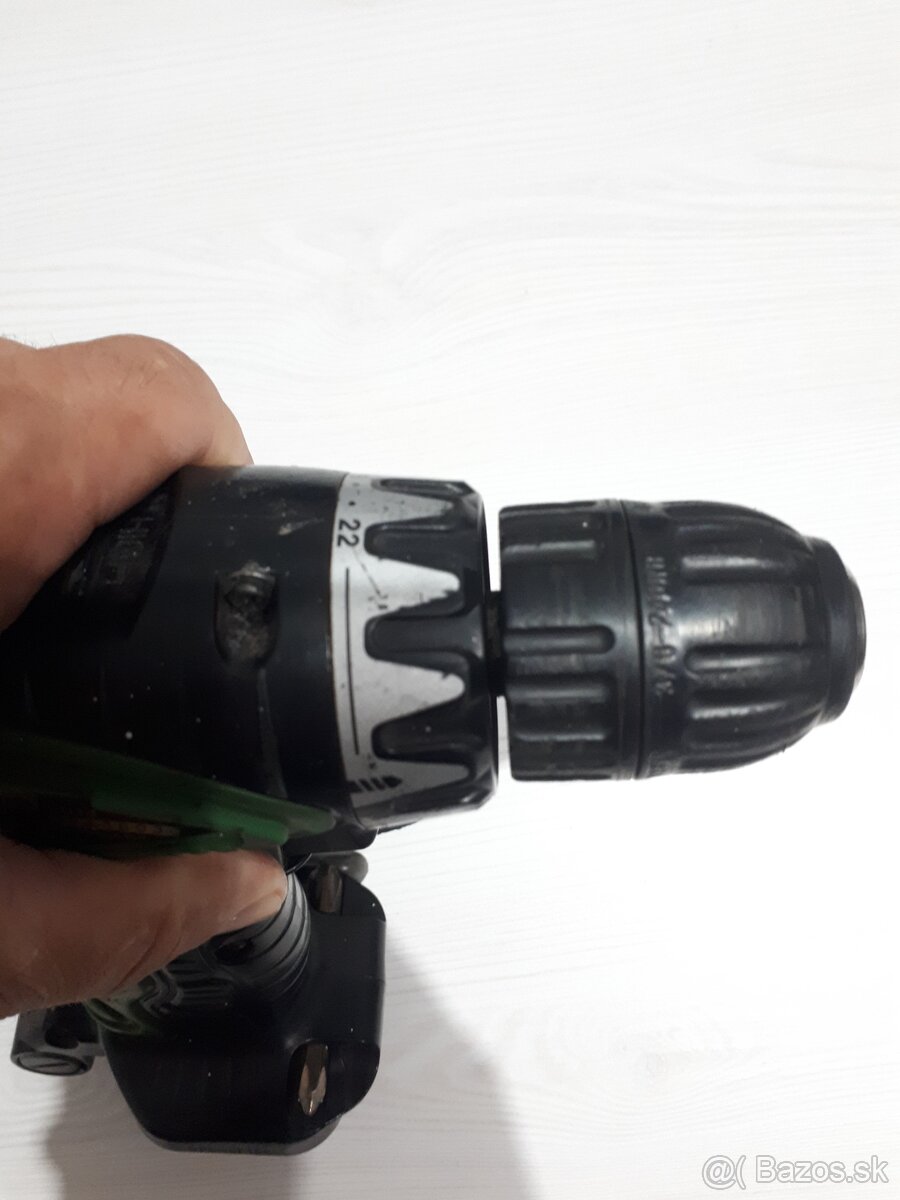 Akuskrutkovač HITACHI - 2