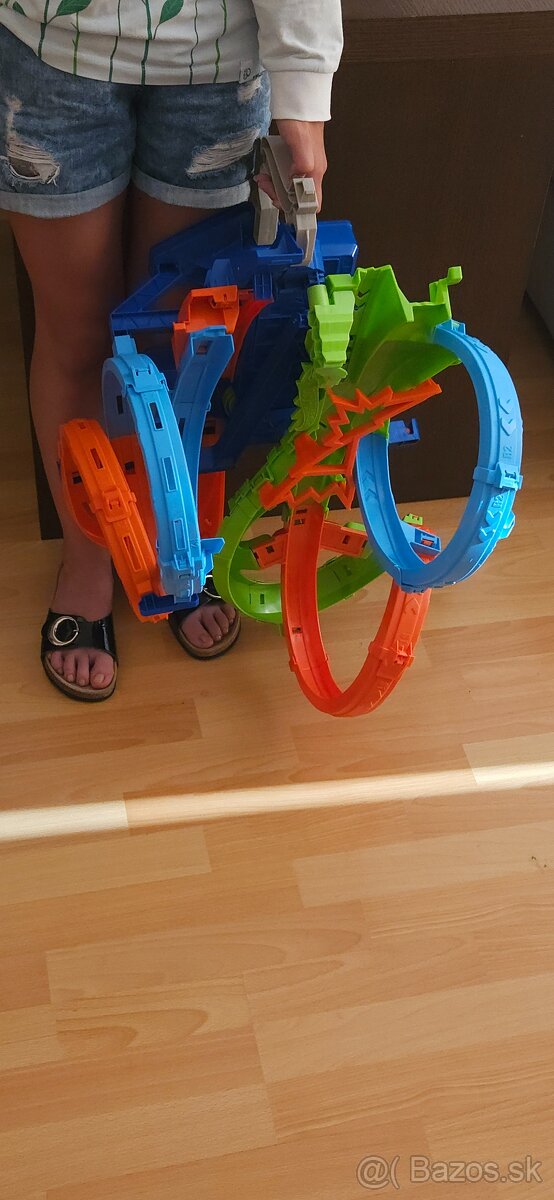 Hot Wheels – Dráha so štyrmi slučkami - 2