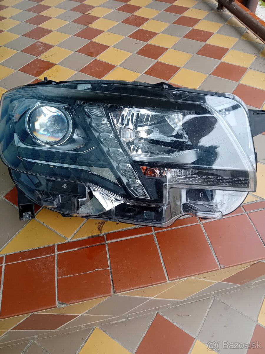 Svetlo Peugeot Rifter prave s Led - 2
