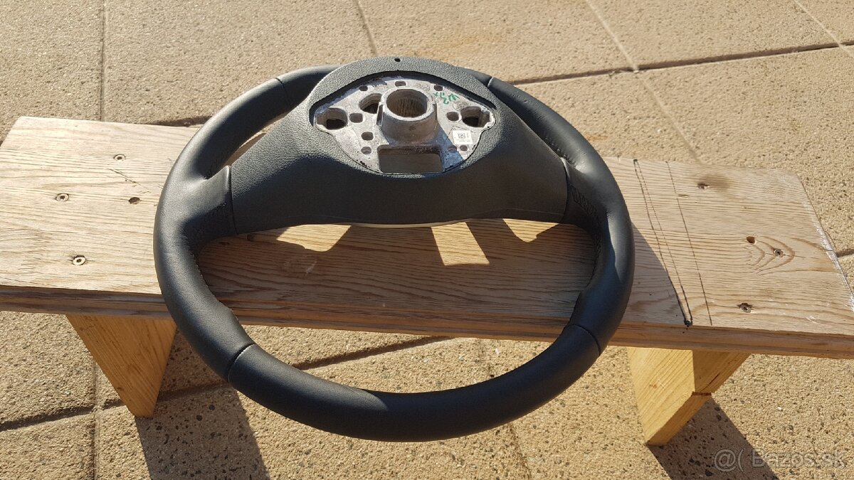 Predám multifunkčný volant na Passat B8 - 2