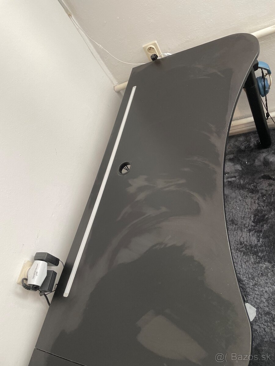 pocitacovy stôl - 2