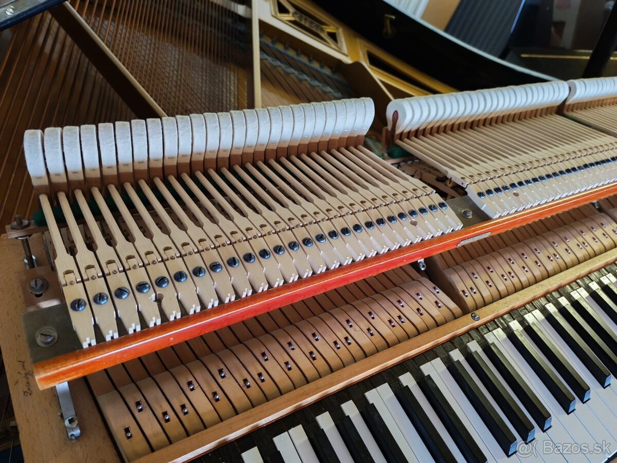 Petrof maličké klavírne krídlo dovoz celá SR - 2