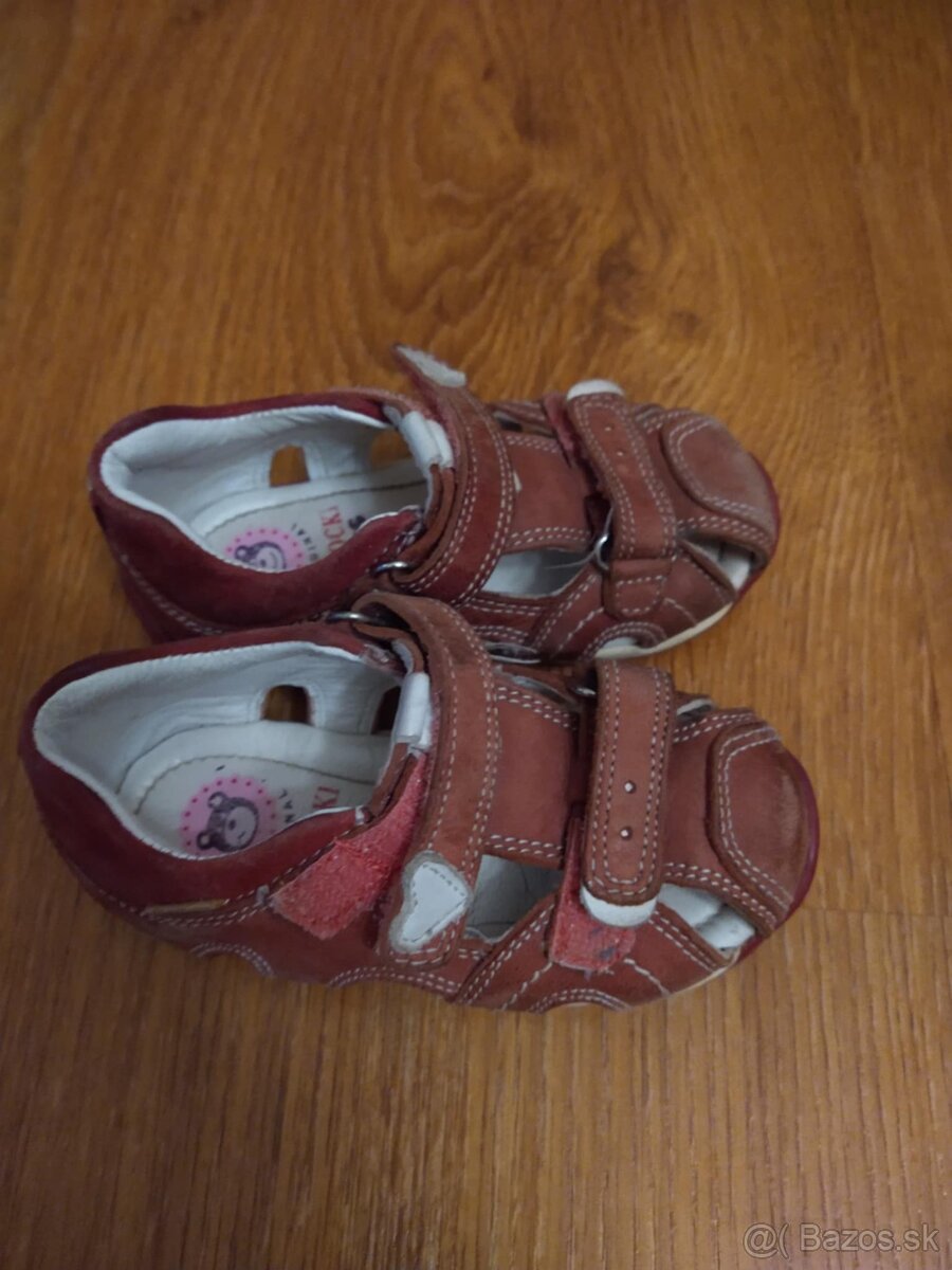 Dievčenské topánky, sandálky č. 21 - 2