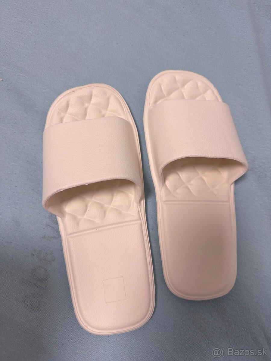 Krabica oblecenia + odsavacka - 2