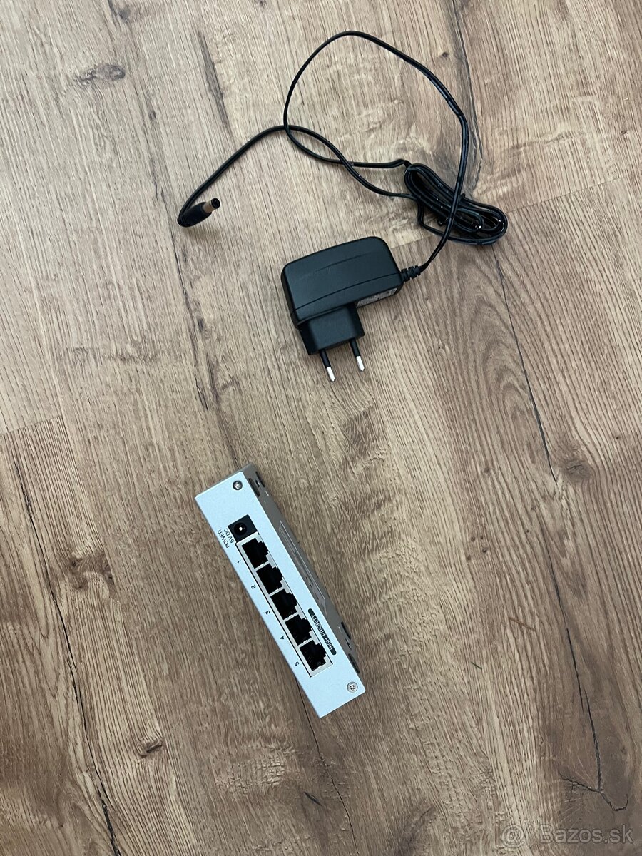 ZyXEL ES-105A v3 - 2