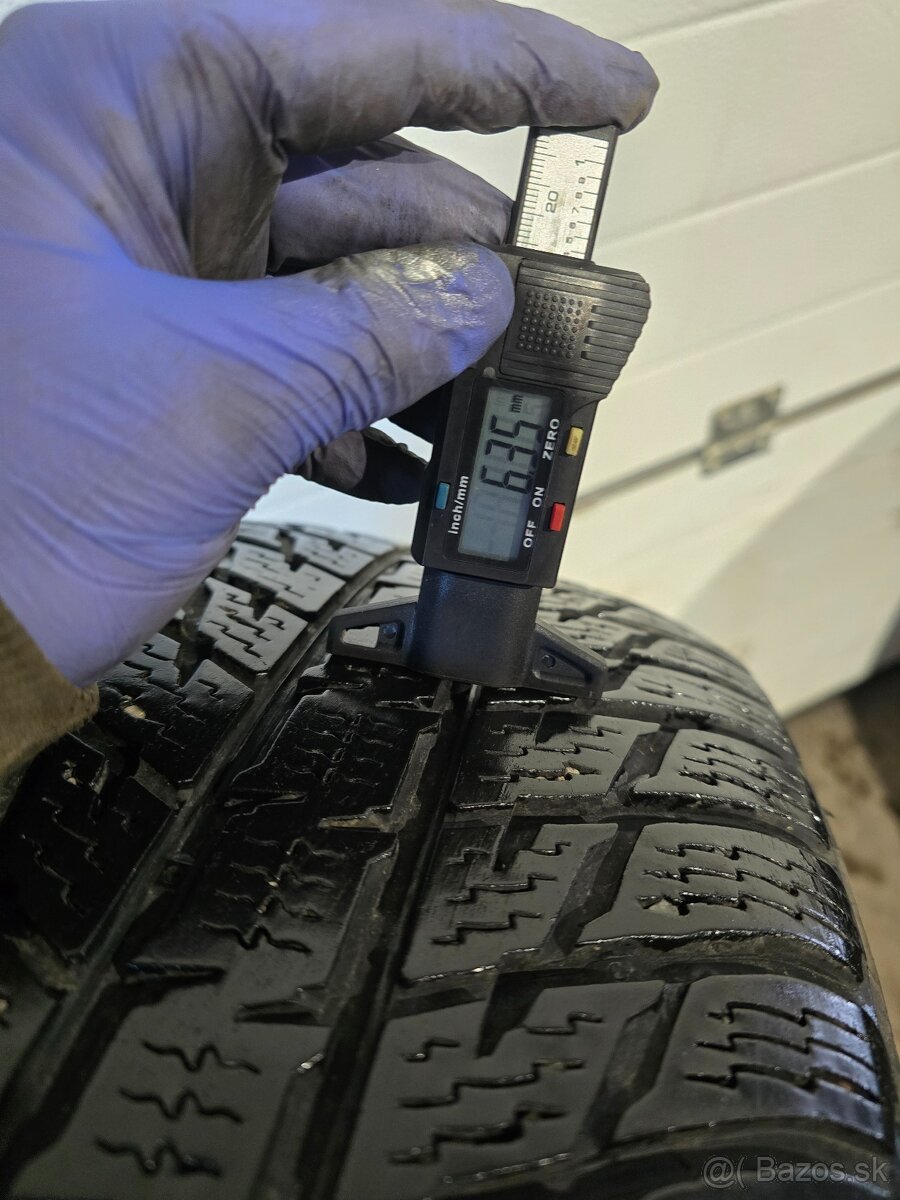 Zimné Pneu Nokian WR SUV 225/60 R17 - 2