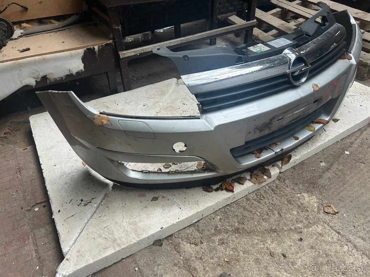 Opel astra H predny naraznik - 2