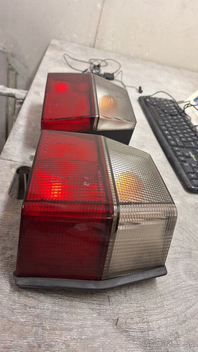 Skoda favorit, forman dymové svetla zadne - 2