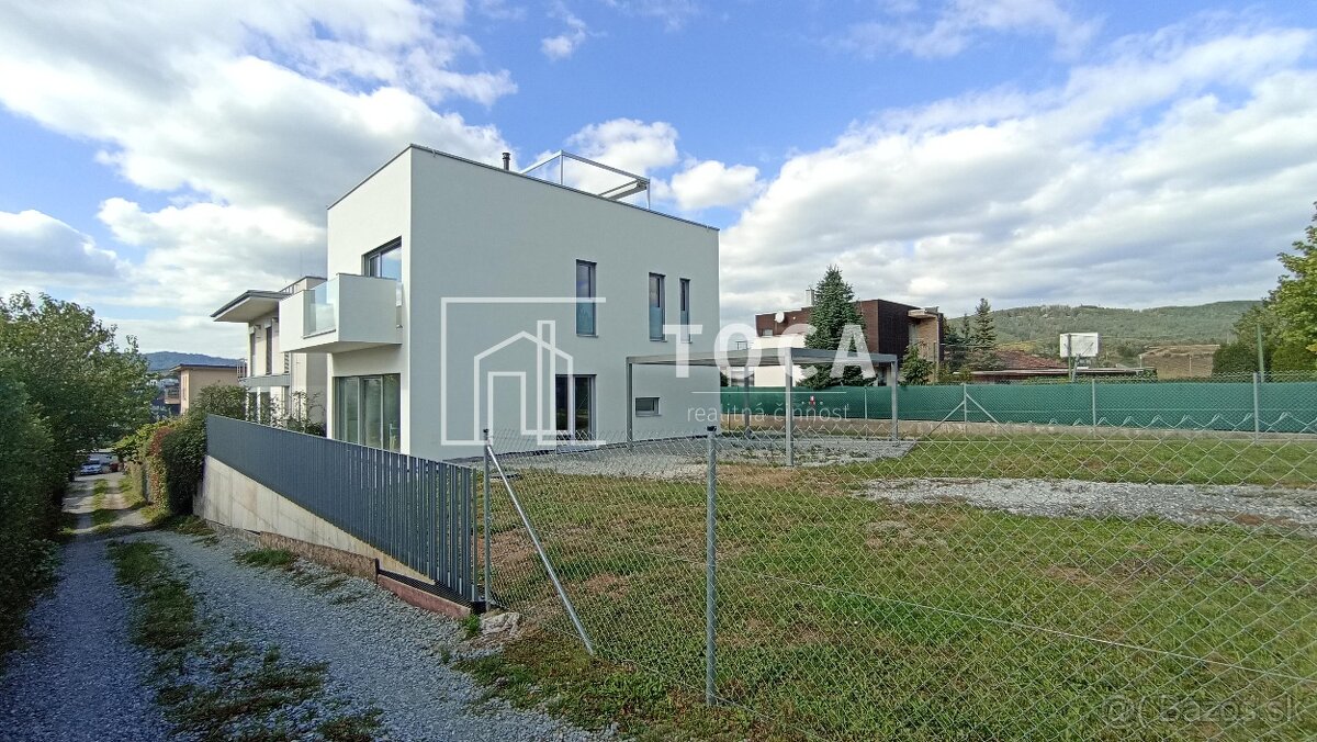 TOCA real - predaj - štýlový dvojpodlažný RD v obci Hôrky - 2