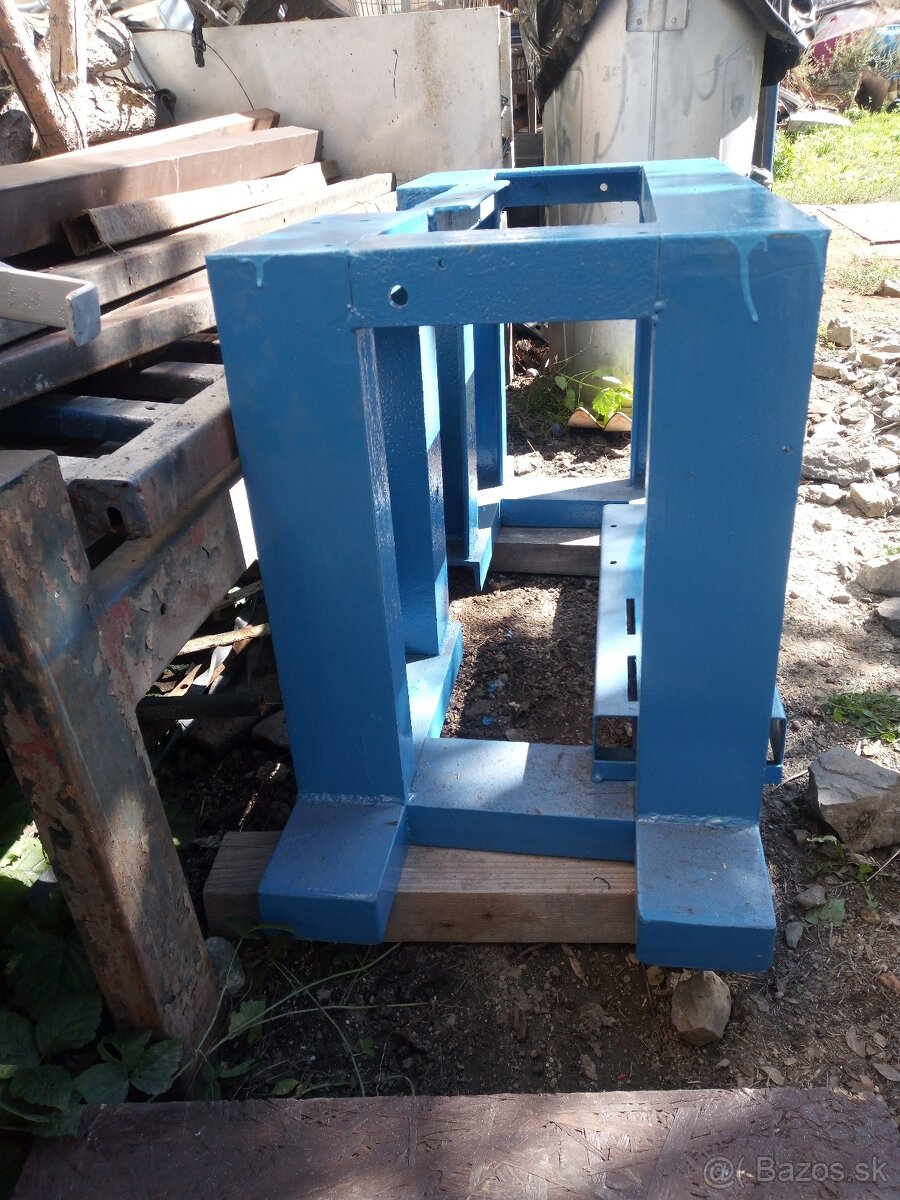 Kovový stojan - predaj - 2