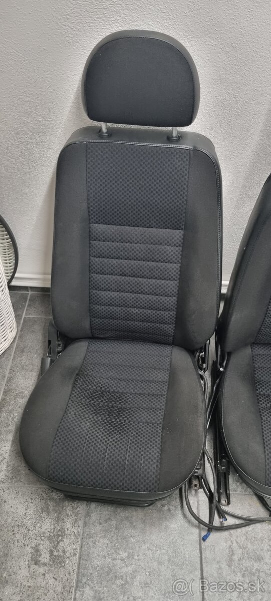 Land Rover Defender predne sedacky s vyhrievanim - 2