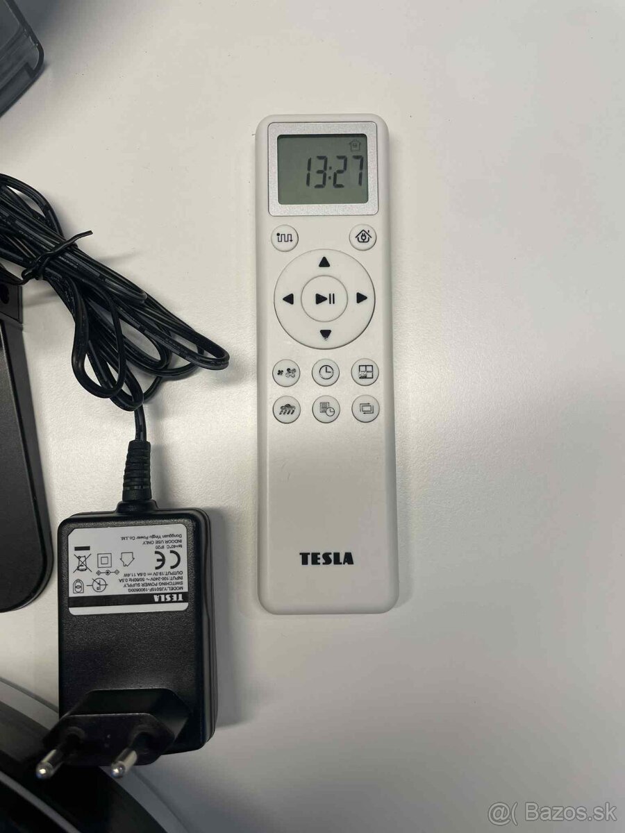 Robotický vysávač Tesla iQ300. - 2