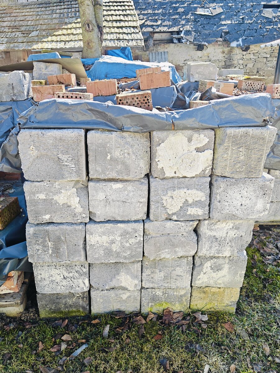 Staré tehly a kvádre - 2