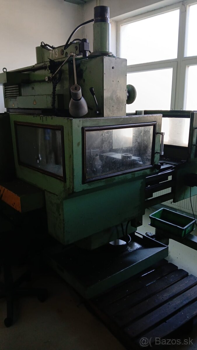 Fréza konzolová CNC FGS 40/50 - 2
