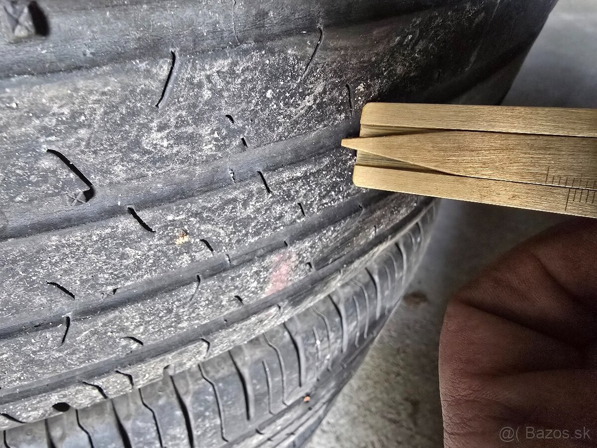 Letné pneumatiky Continental 215/65 R17 - 2
