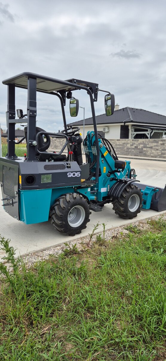 Klbovy nakladac HZM 906 - 2