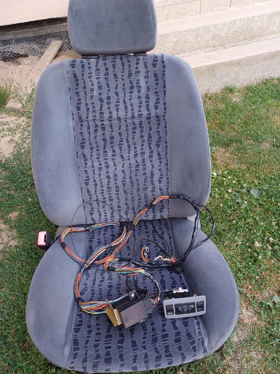 Vyhrievane sedadla felicia - 2