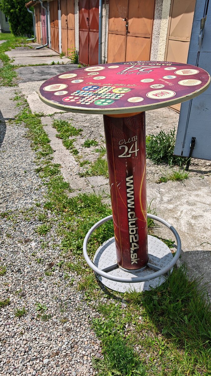 Predam barove stoly, vyrobene svojpomocne - 2