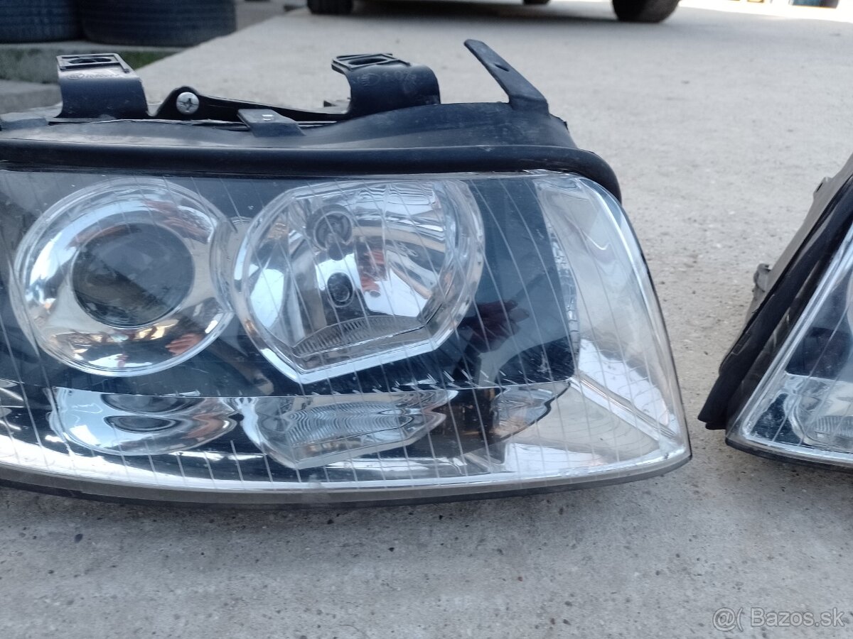 Predám predné svetlá na Audi A4 b6 - 2