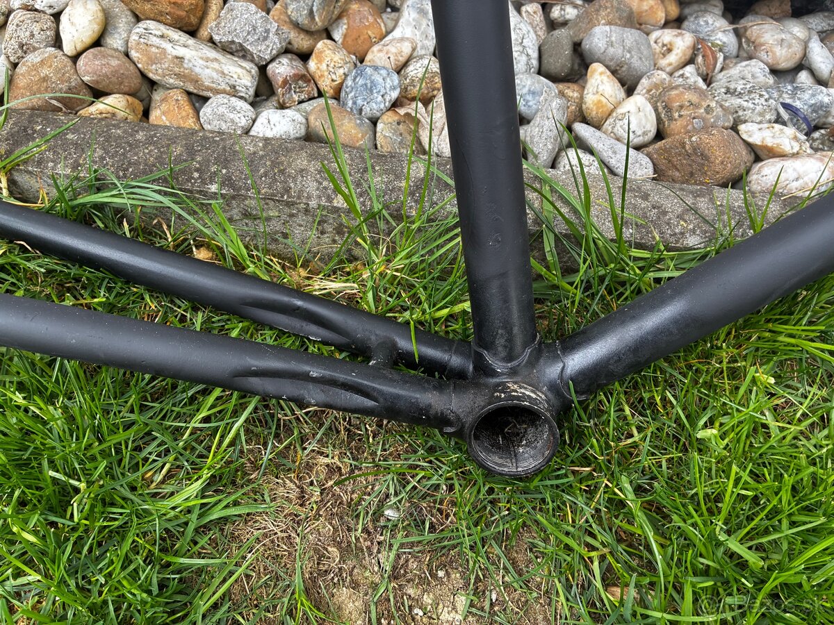 Ocelovy cestny ram s predstavcom - 2