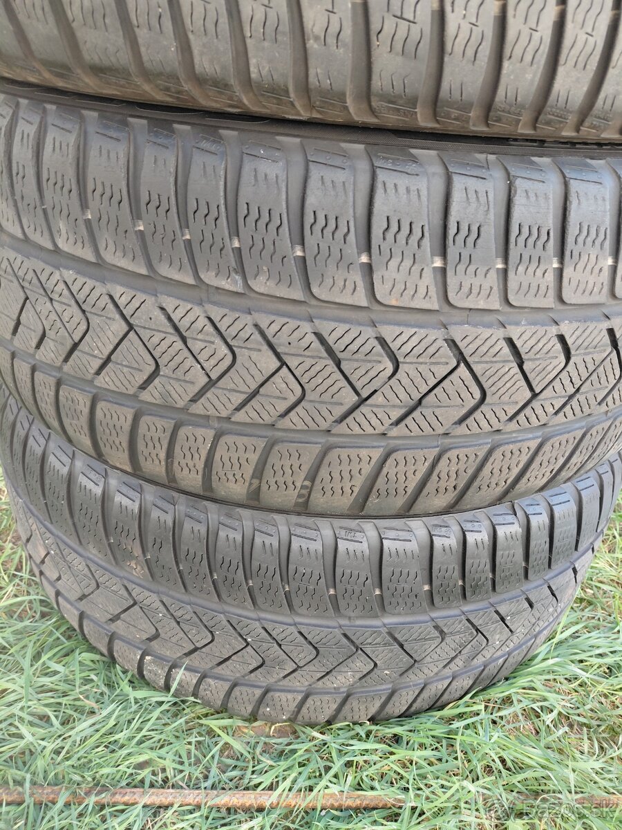 4x zimne Pirelli 235/45R18 - 2