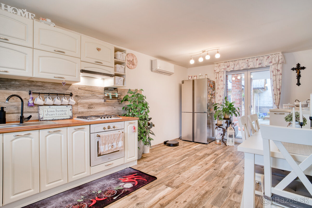 Na predaj priestranný 4-izbový rodinný dom v Malženiciach - 2