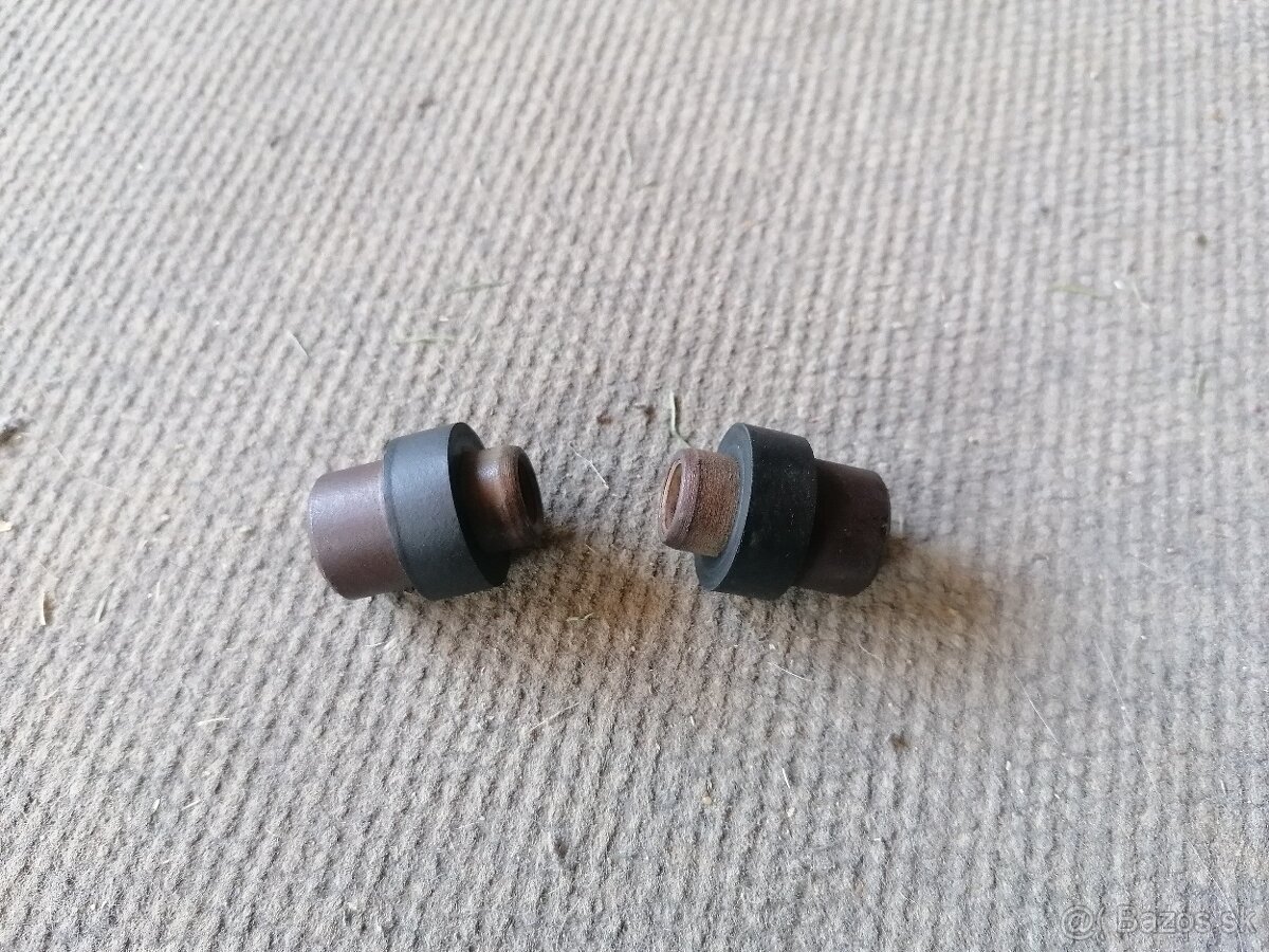 Silentbloky nádrže na CZ 175/ 487 - 2