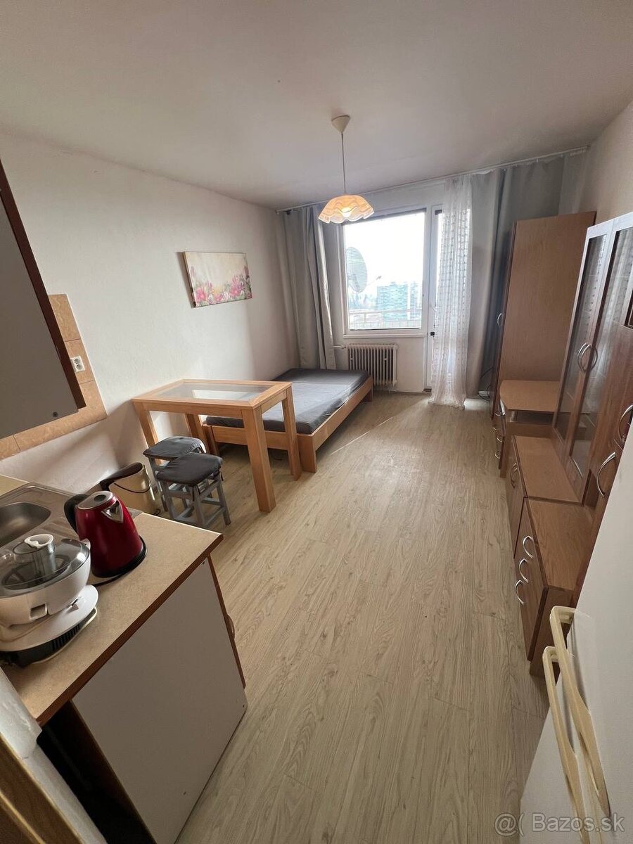 GARZÓNKA NA PREDAJ AJ NA NÁJOM – ŽIAR NAD HRONOM - 2