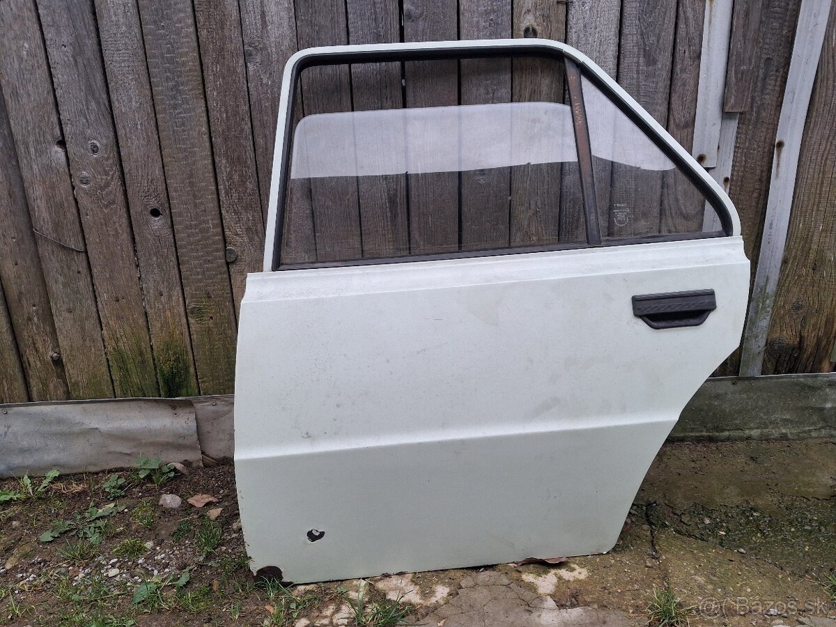 Predám dvere na škodu 105,120 - 2