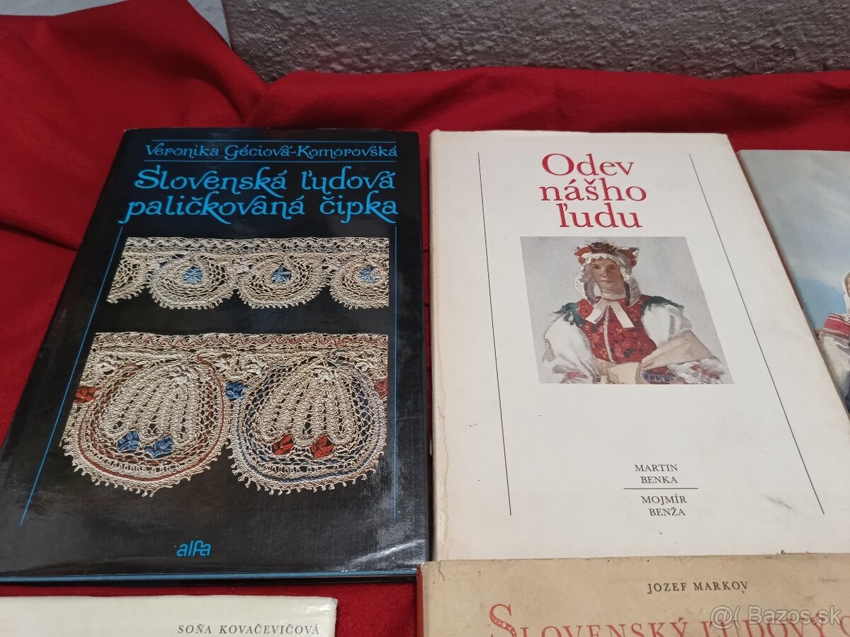 Knihy o krojoch, ľudovom odeve, výšivkách - 2