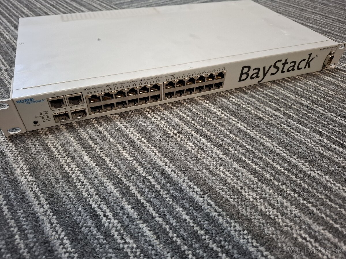 Nortel BayStack 425-24T 100Mbit Rackmount Switch - 2