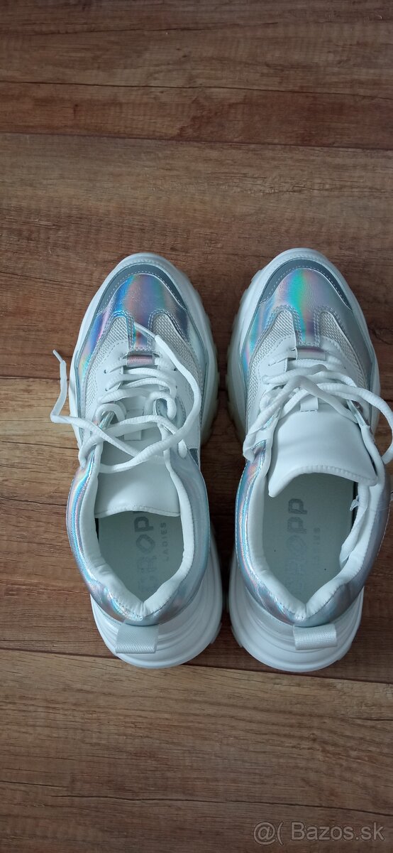 Nove biele botasky v 38 crop damske - 2