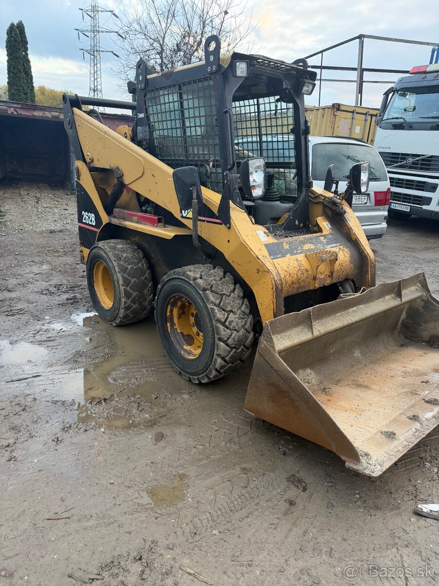 CAT Šmykový nakladac - 2