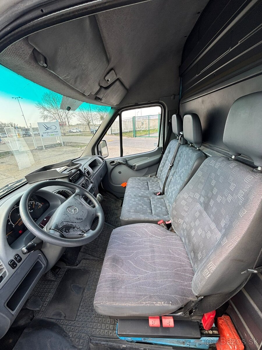 Mercedes-Benz Sprinter - 2