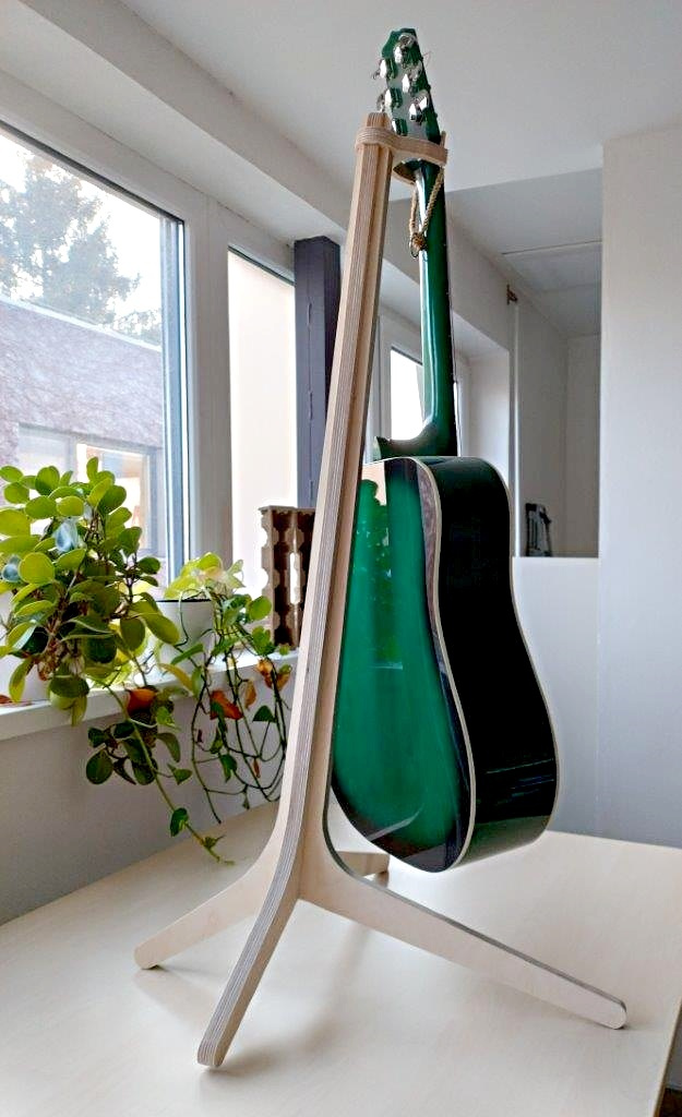 drevený stojan na gitaru - 2