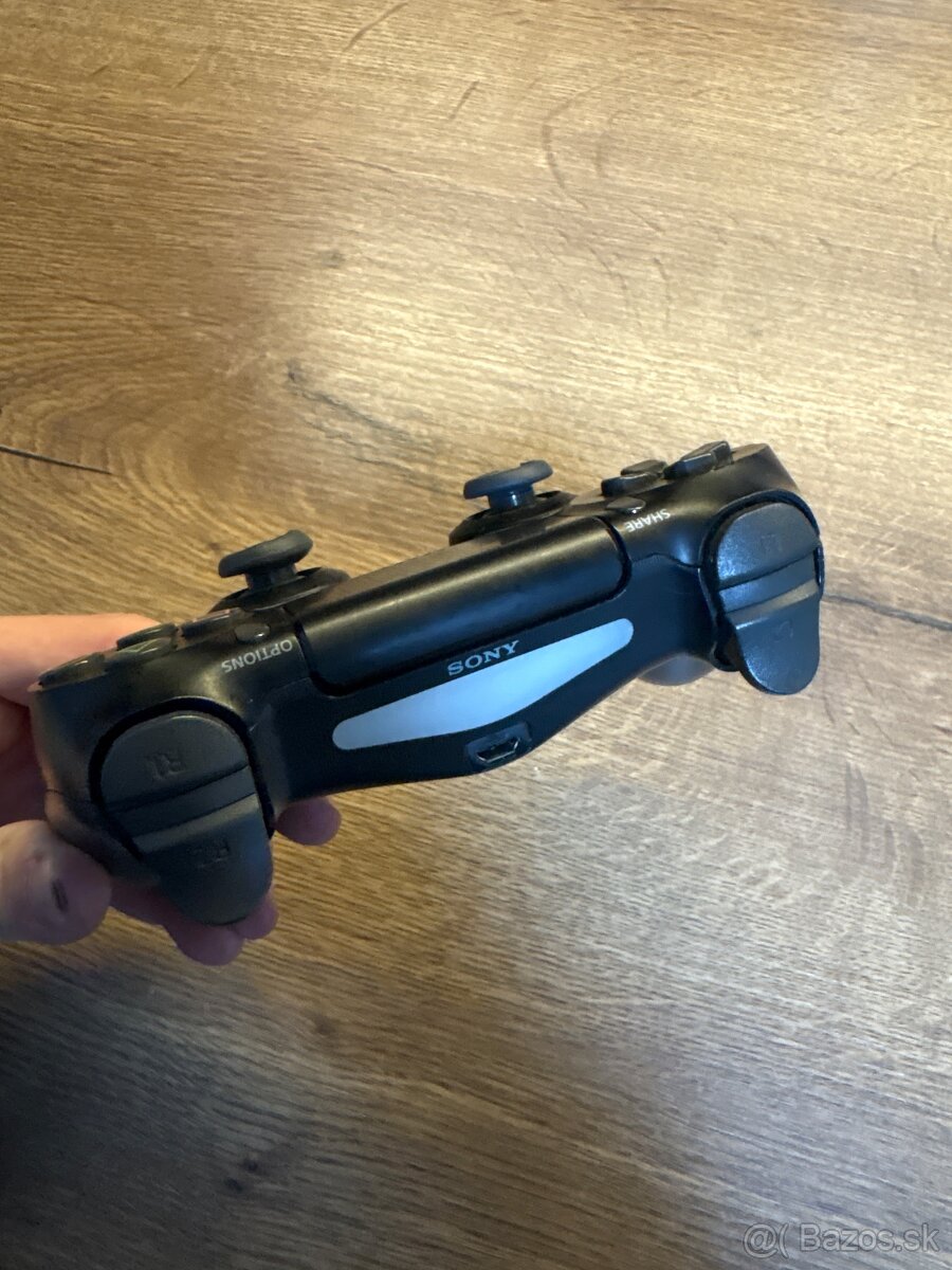 Predám ovládač na PlayStation 4 - 2
