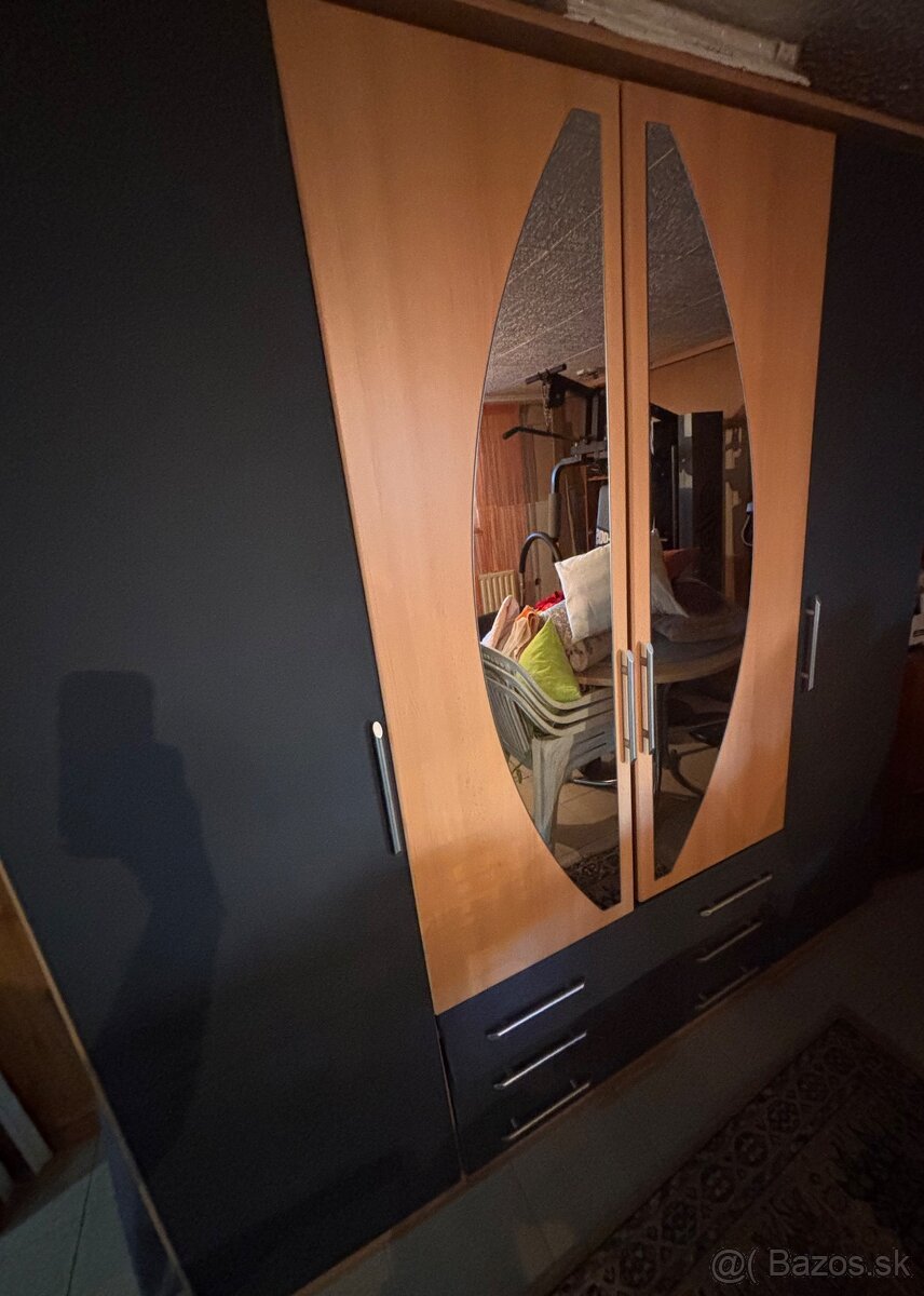 Šatnikova skrina. 3 m - 2