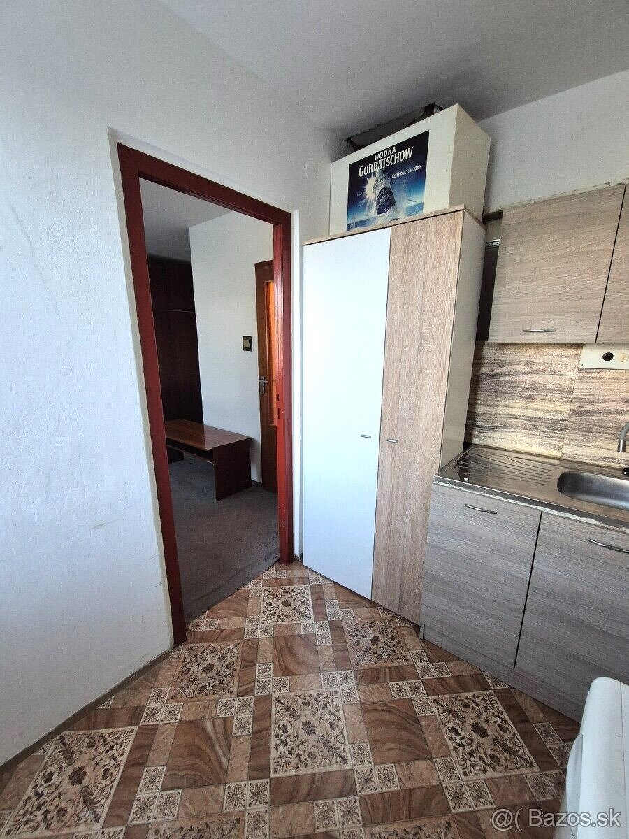 PREDAJ - 1 izbový byt na Družstevnej ul. v Komárne - 2