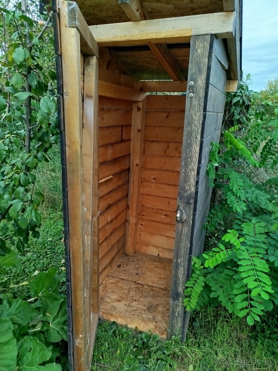 predam dreveny zachod - 2