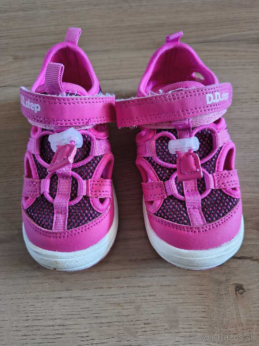 Predám d.d.step sandálky vel. 24 - 2