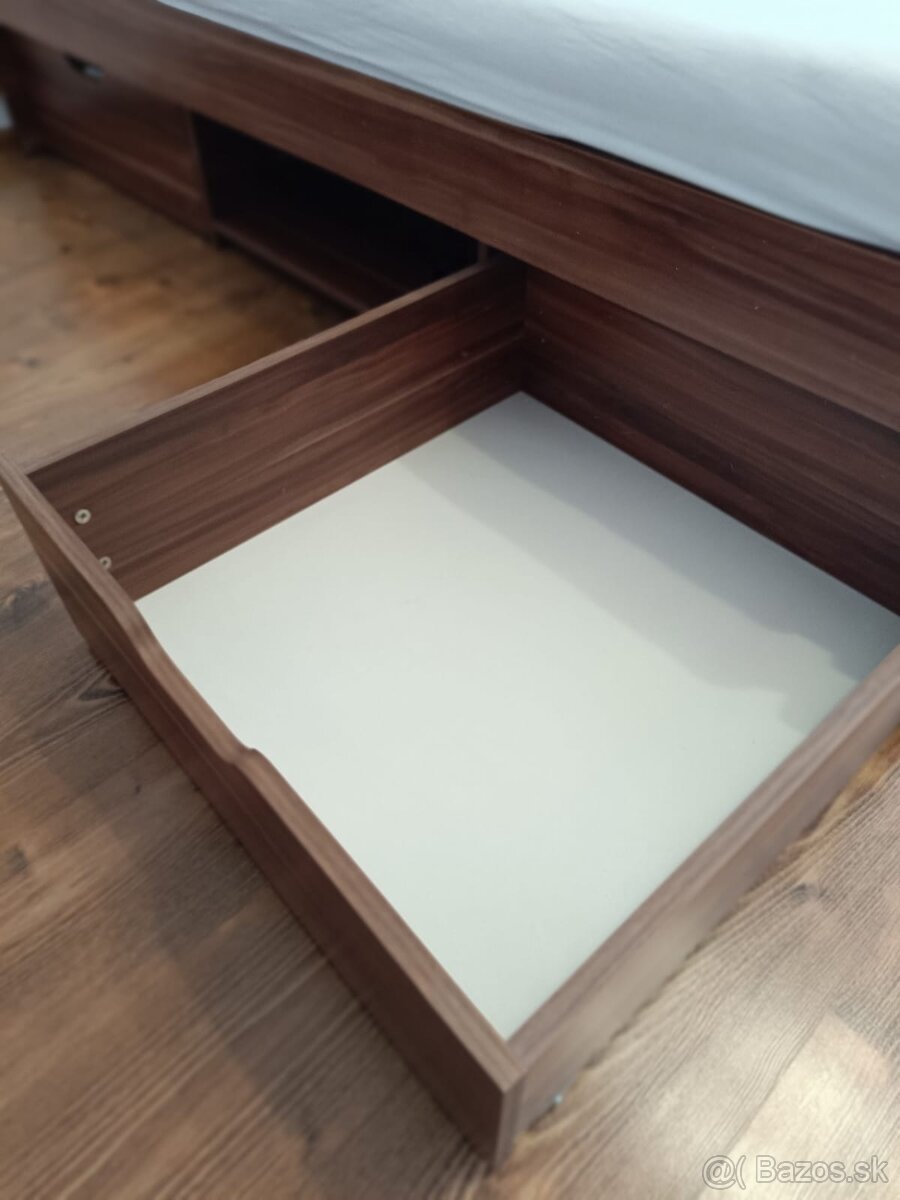 Posteľ -jednolôžko - 2