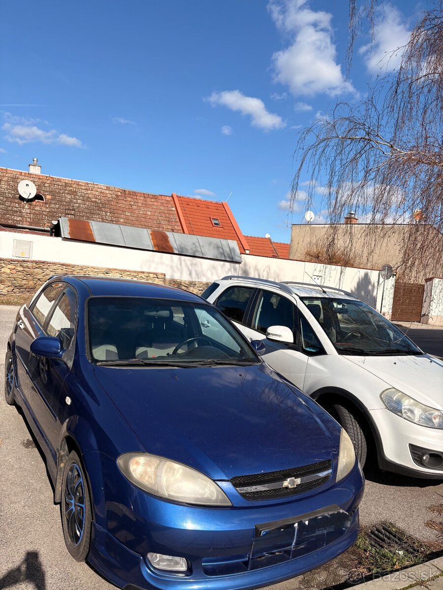Chevrolet Lacetti Hatchback - 2
