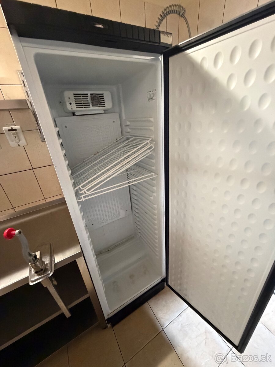 Gastro chladnička – veľká, profesionálna - 2